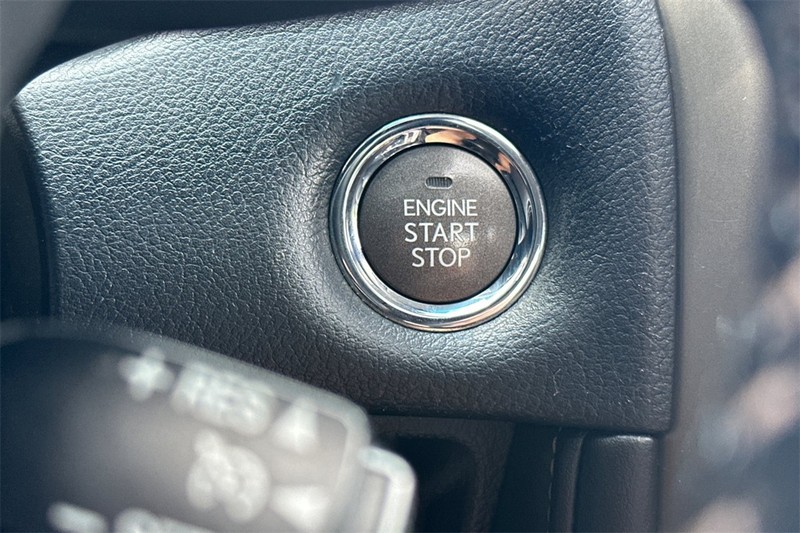 Lexus GX Vehicle Full-screen Gallery Image 24