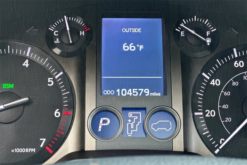 Lexus GX Vehicle Full-screen Gallery Image 27