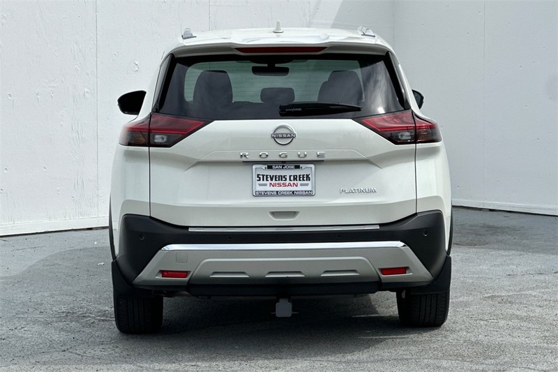 Nissan Rogue Vehicle Full-screen Gallery Image 05