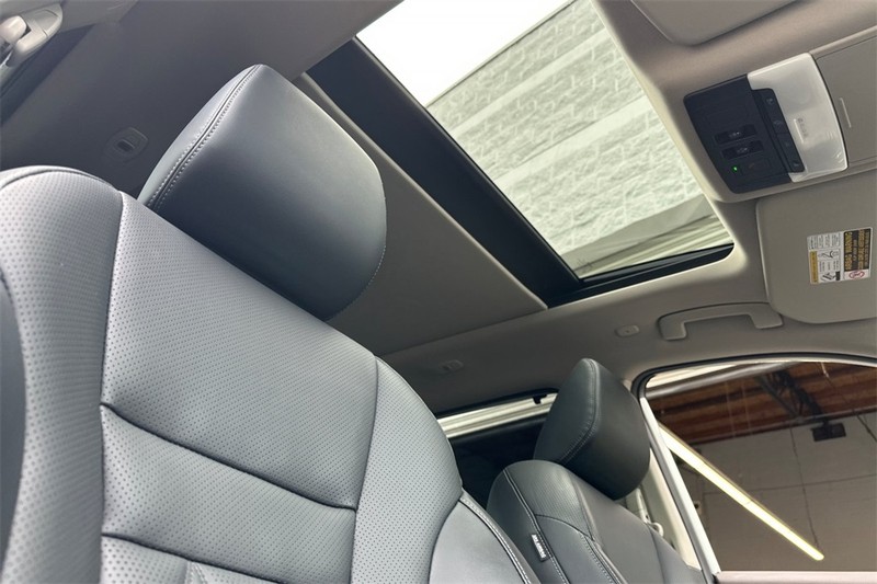 Nissan Rogue Vehicle Full-screen Gallery Image 17