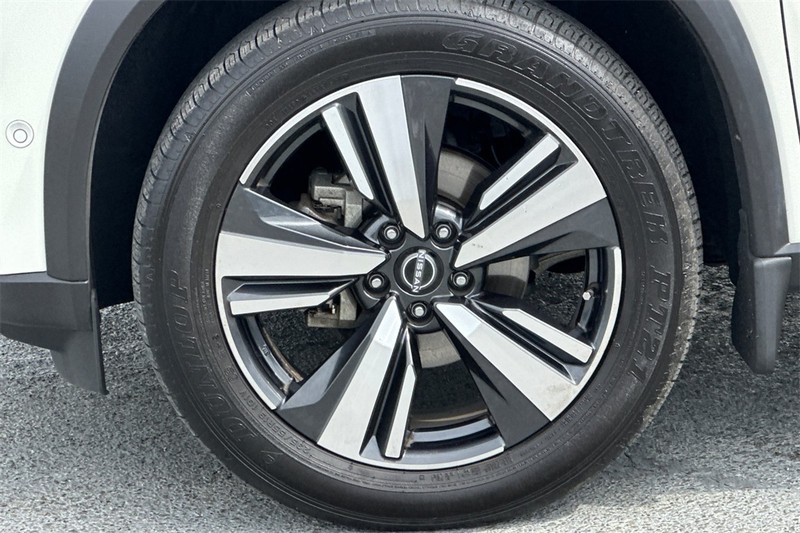 Nissan Rogue Vehicle Full-screen Gallery Image 26