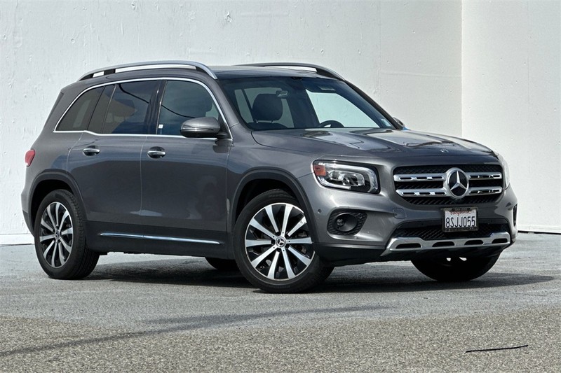 Mercedes-Benz GLB Vehicle Full-screen Gallery Image 02
