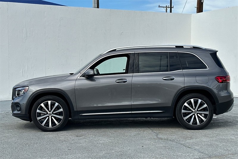 Mercedes-Benz GLB Vehicle Full-screen Gallery Image 07