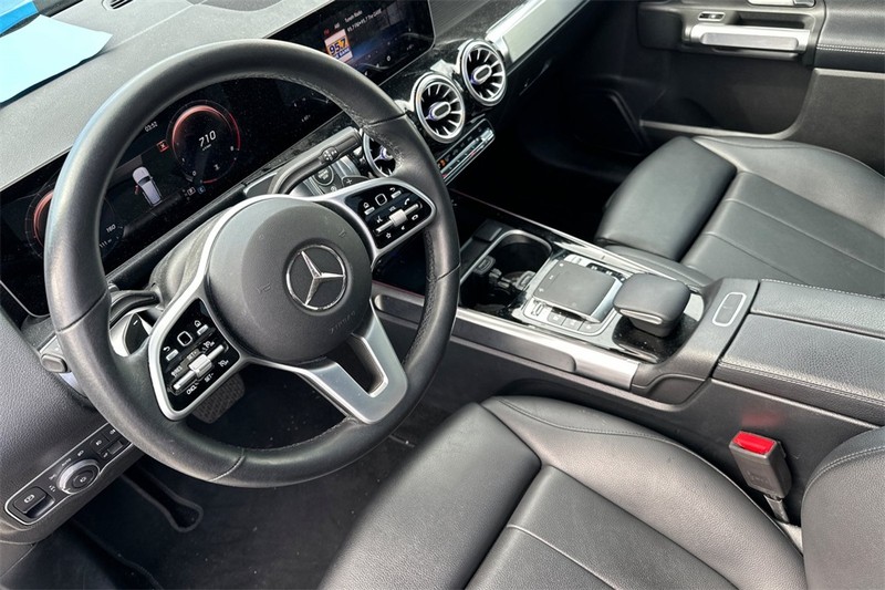 Mercedes-Benz GLB Vehicle Full-screen Gallery Image 10