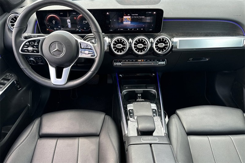 Mercedes-Benz GLB Vehicle Full-screen Gallery Image 13