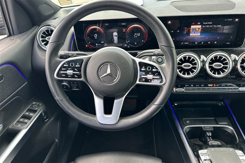 Mercedes-Benz GLB Vehicle Full-screen Gallery Image 14