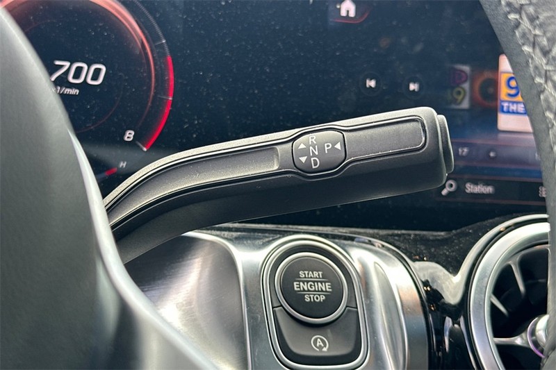 Mercedes-Benz GLB Vehicle Full-screen Gallery Image 21