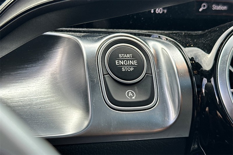 Mercedes-Benz GLB Vehicle Full-screen Gallery Image 22