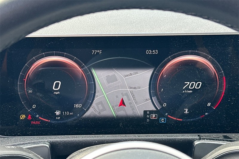 Mercedes-Benz GLB Vehicle Full-screen Gallery Image 24