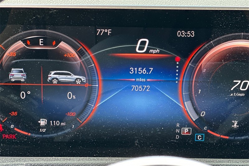 Mercedes-Benz GLB Vehicle Full-screen Gallery Image 25