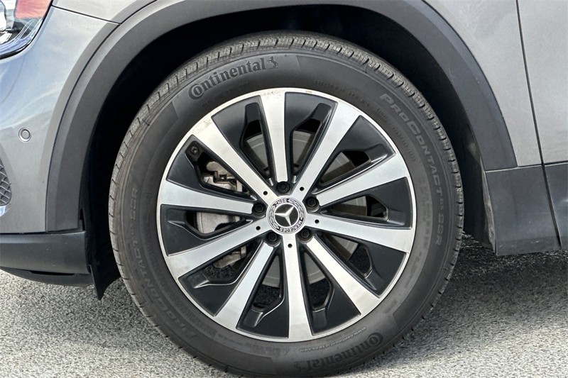 Mercedes-Benz GLB Vehicle Full-screen Gallery Image 26