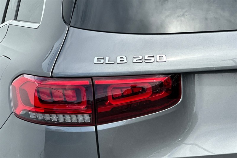 Mercedes-Benz GLB Vehicle Full-screen Gallery Image 27