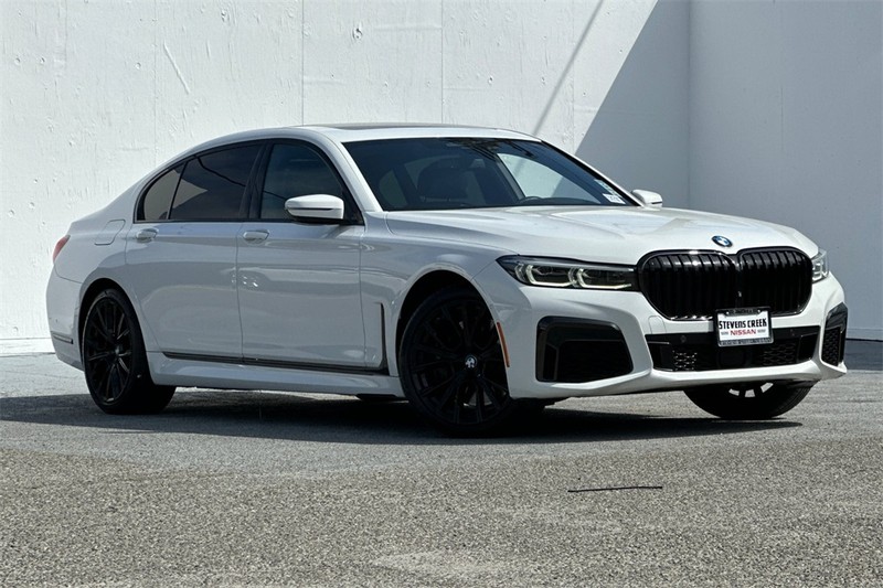 BMW 7 Series Vehicle Full-screen Gallery Image 02