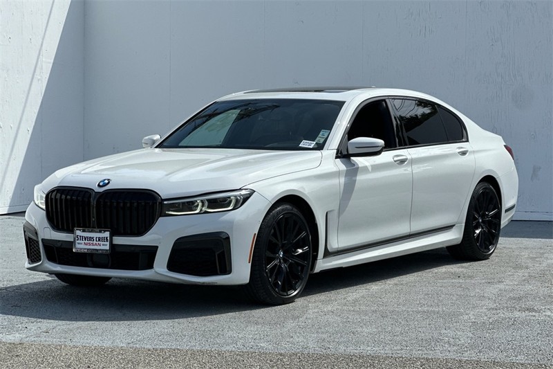 BMW 7 Series Vehicle Full-screen Gallery Image 08