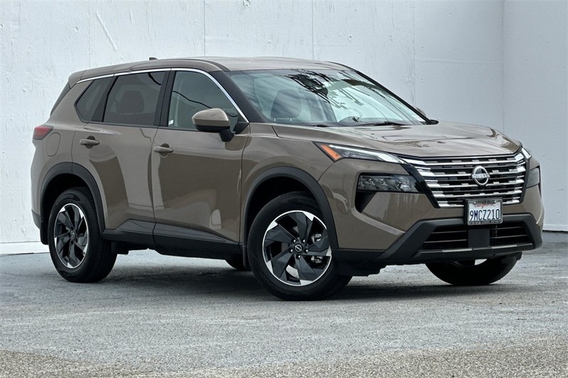 Nissan Rogue Vehicle Full-screen Gallery Image 02