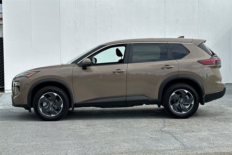 Nissan Rogue Vehicle Full-screen Gallery Image 07