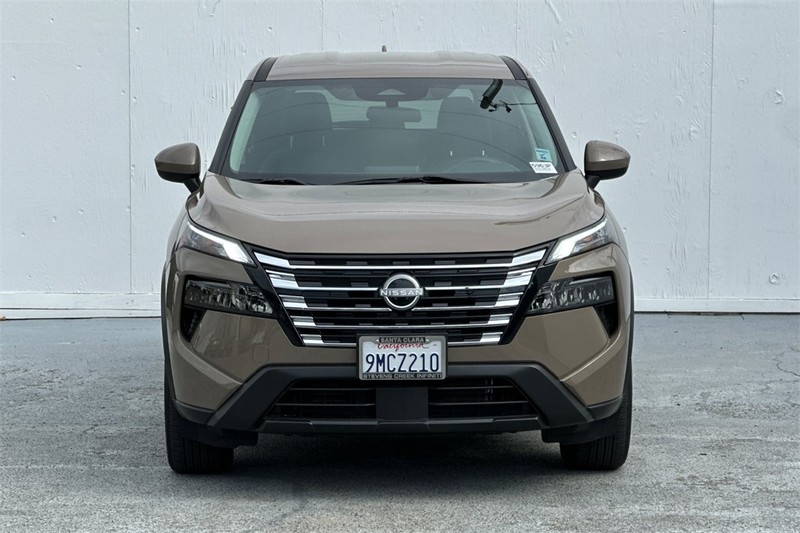Nissan Rogue Vehicle Full-screen Gallery Image 09