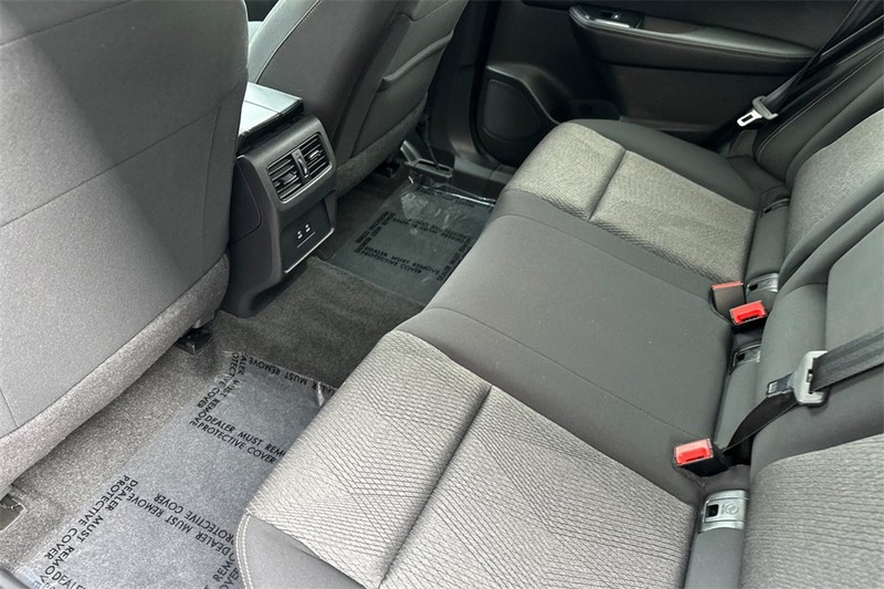 Nissan Rogue Vehicle Full-screen Gallery Image 12
