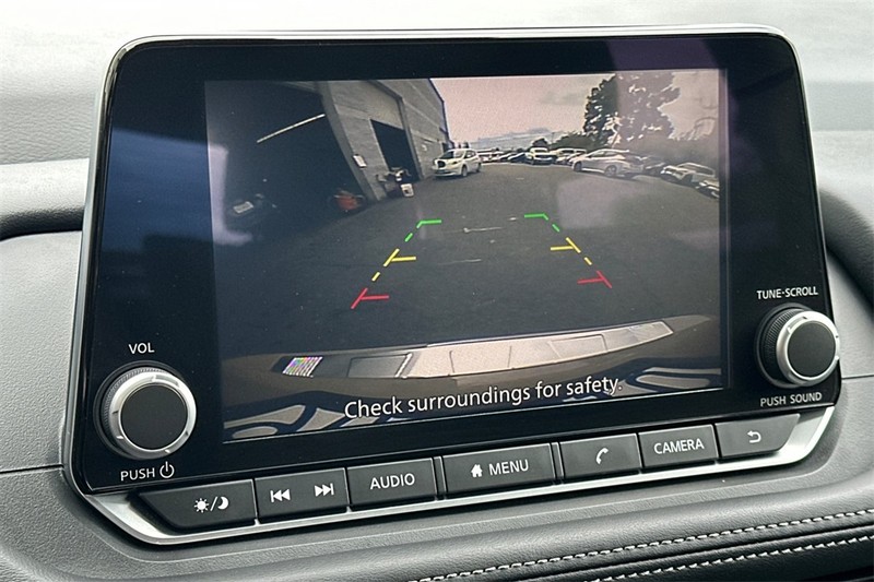 Nissan Rogue Vehicle Full-screen Gallery Image 20