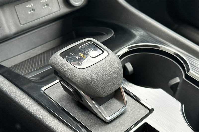 Nissan Rogue Vehicle Full-screen Gallery Image 22