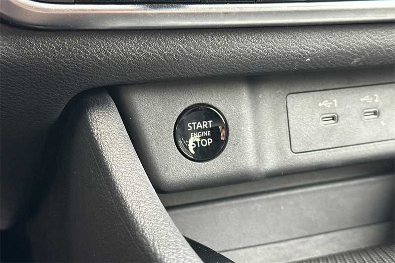 Nissan Rogue Vehicle Full-screen Gallery Image 23
