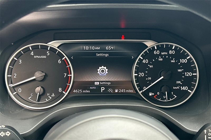 Nissan Rogue Vehicle Full-screen Gallery Image 25