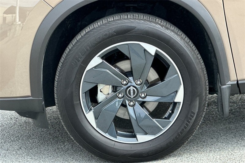 Nissan Rogue Vehicle Full-screen Gallery Image 27