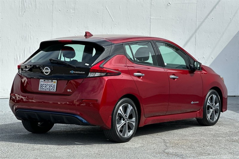 Nissan LEAF Vehicle Full-screen Gallery Image 04