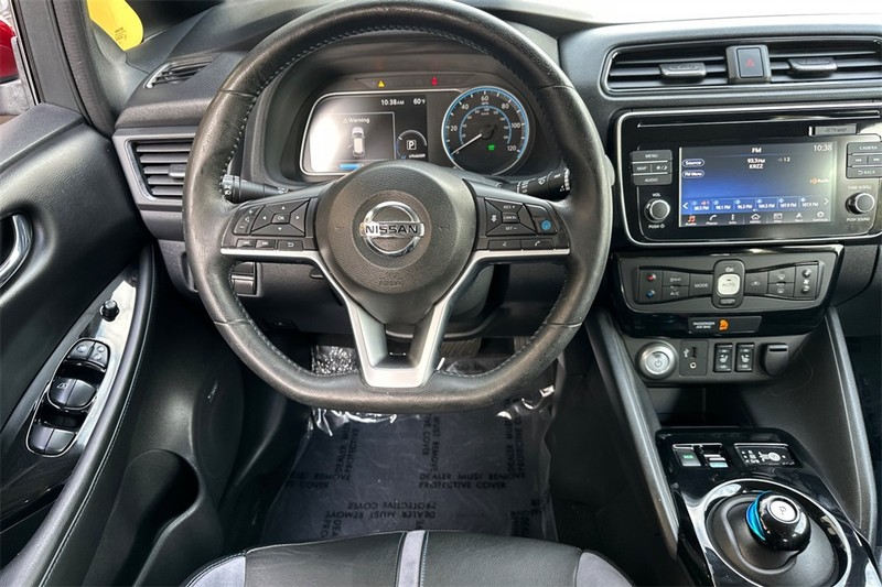 Nissan LEAF Vehicle Full-screen Gallery Image 14