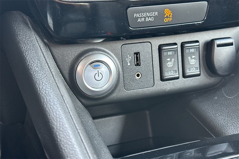 Nissan LEAF Vehicle Full-screen Gallery Image 23