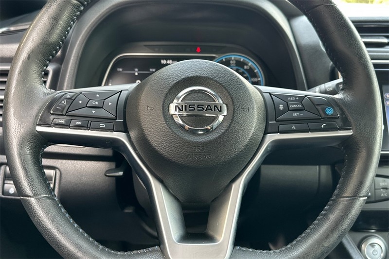 Nissan LEAF Vehicle Full-screen Gallery Image 24