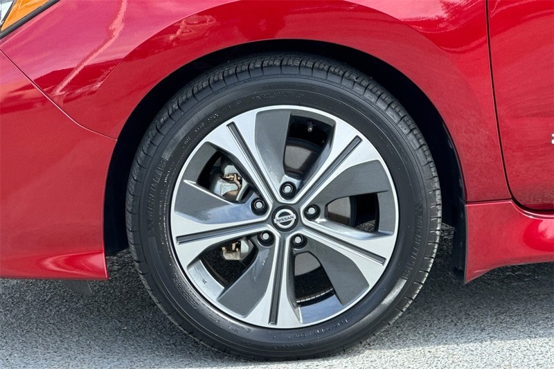 Nissan LEAF Vehicle Full-screen Gallery Image 26