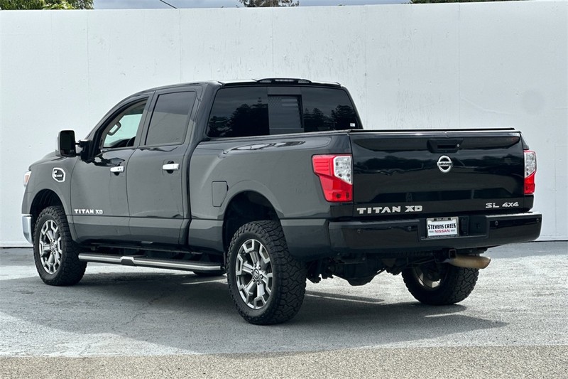 Nissan Titan XD Vehicle Full-screen Gallery Image 06