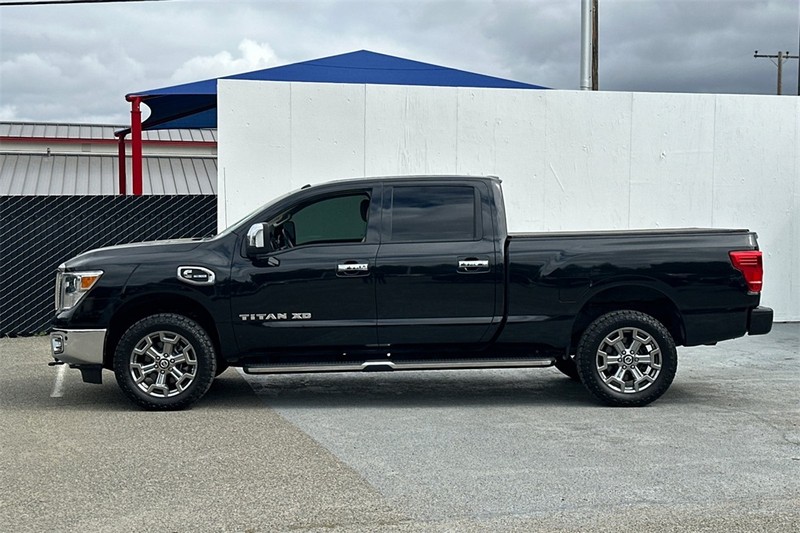 Nissan Titan XD Vehicle Full-screen Gallery Image 07
