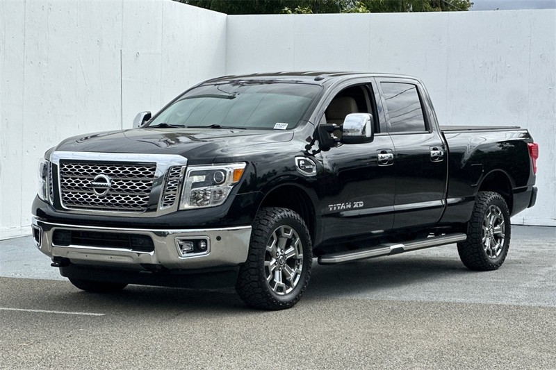 Nissan Titan XD Vehicle Full-screen Gallery Image 08