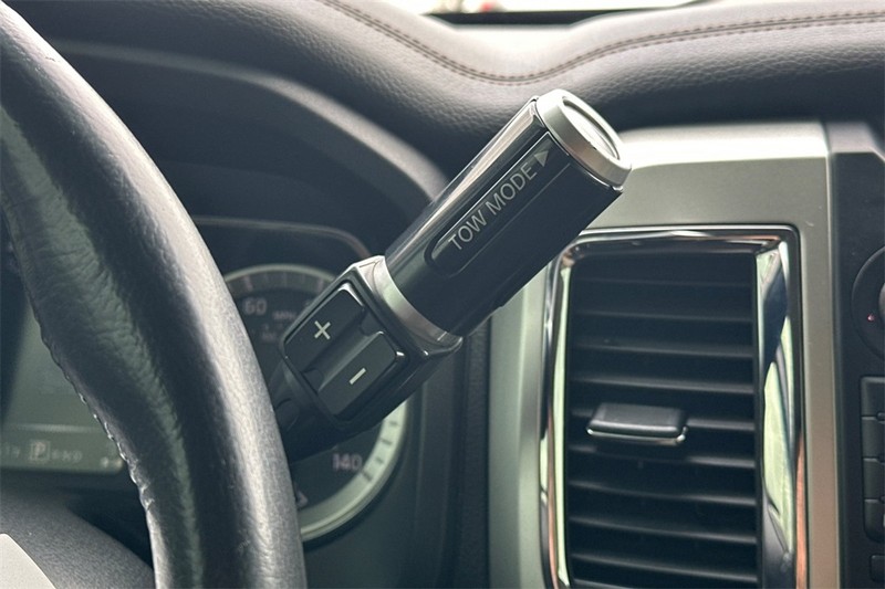Nissan Titan XD Vehicle Full-screen Gallery Image 21