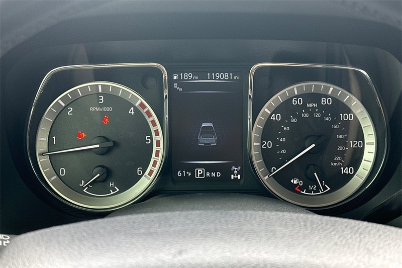 Nissan Titan XD Vehicle Full-screen Gallery Image 24