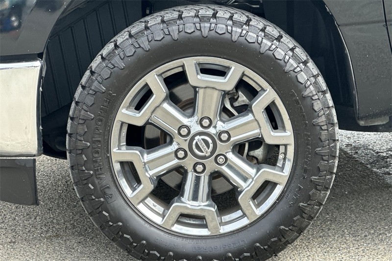 Nissan Titan XD Vehicle Full-screen Gallery Image 26