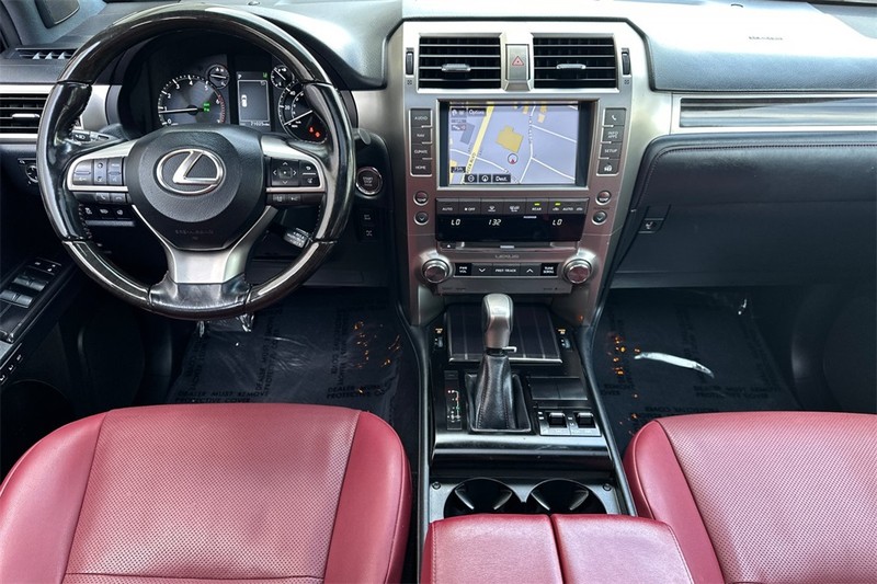 Lexus GX Vehicle Full-screen Gallery Image 13