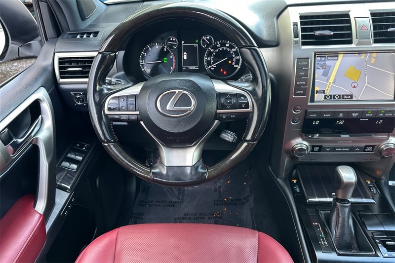 Lexus GX Vehicle Full-screen Gallery Image 14