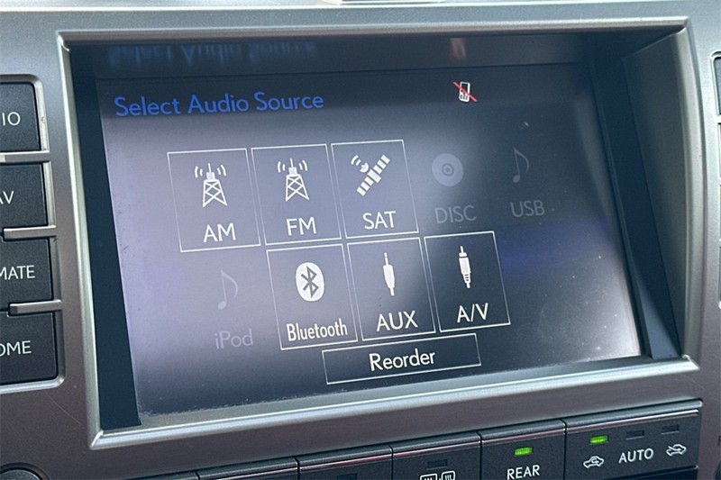 Lexus GX Vehicle Full-screen Gallery Image 19