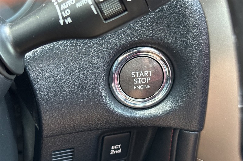 Lexus GX Vehicle Full-screen Gallery Image 24