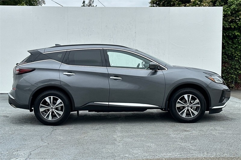 Nissan Murano Vehicle Full-screen Gallery Image 03