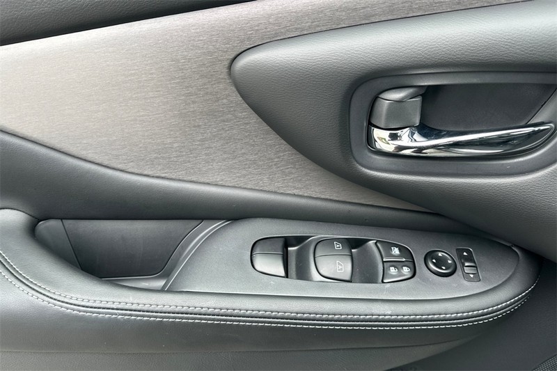 Nissan Murano Vehicle Full-screen Gallery Image 11