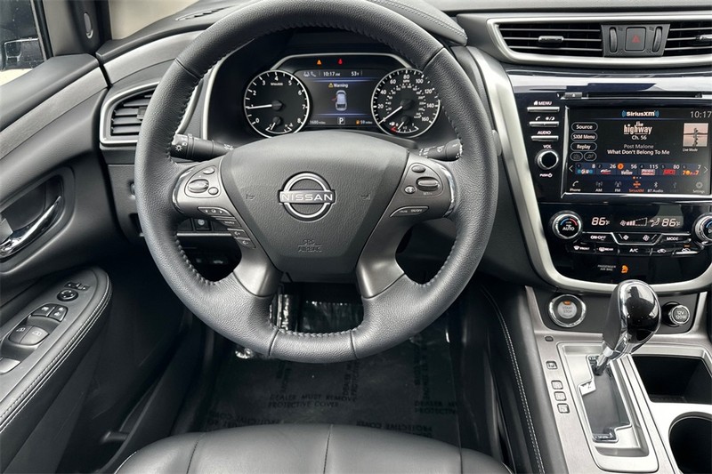 Nissan Murano Vehicle Full-screen Gallery Image 14