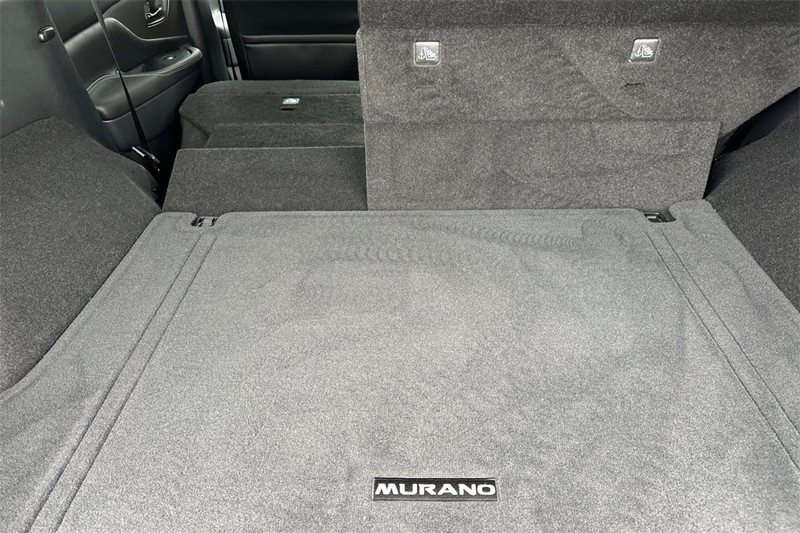 Nissan Murano Vehicle Full-screen Gallery Image 15