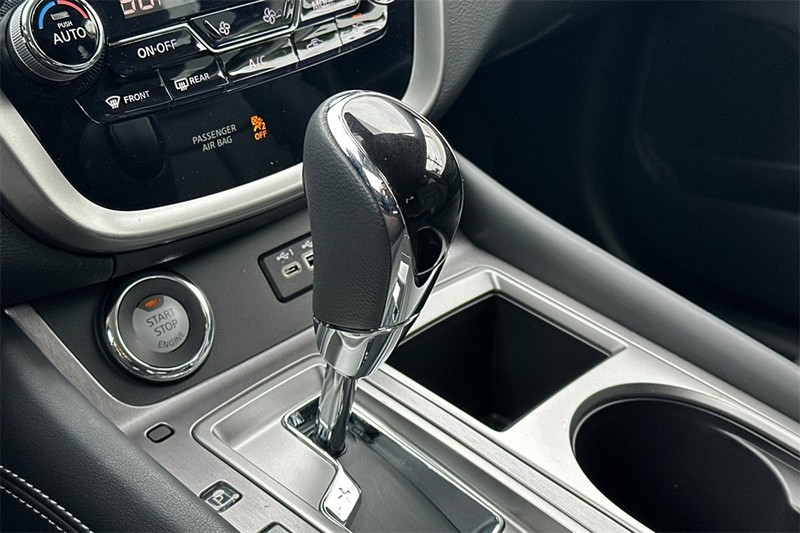 Nissan Murano Vehicle Full-screen Gallery Image 21
