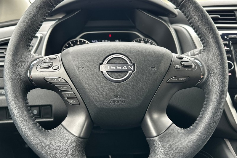 Nissan Murano Vehicle Full-screen Gallery Image 23