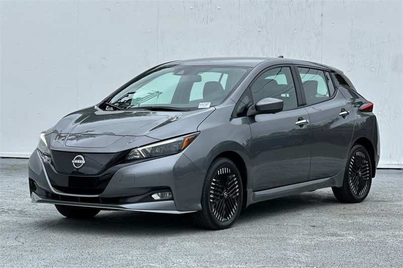 Nissan LEAF Vehicle Full-screen Gallery Image 08