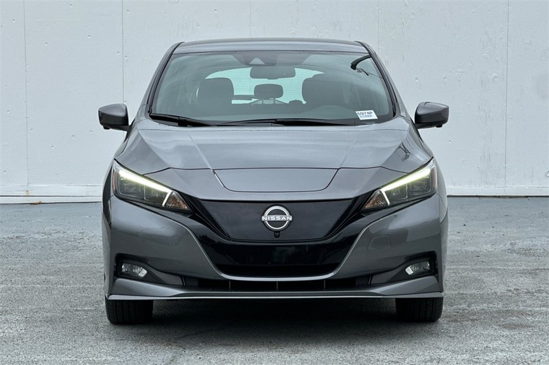Nissan LEAF Vehicle Full-screen Gallery Image 09